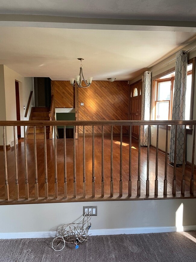 Building Photo - 518 Rita Dr