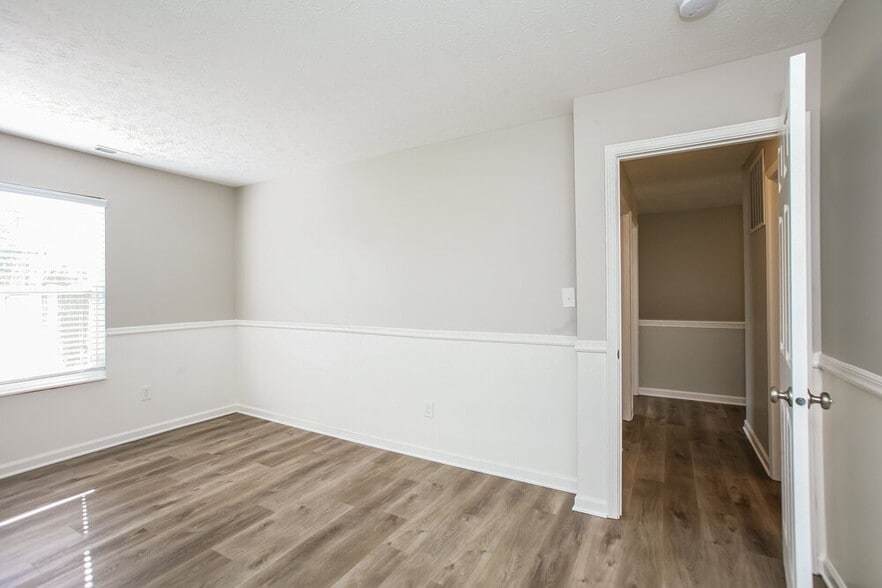 Building Photo - 8513 Vanguard Ln