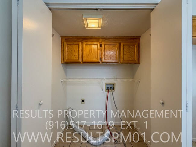Building Photo - Great Elk Grove 2 Bedroom plus Loft Home