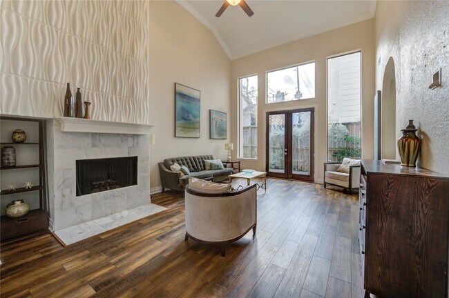 Building Photo - 2527 Potomac Dr