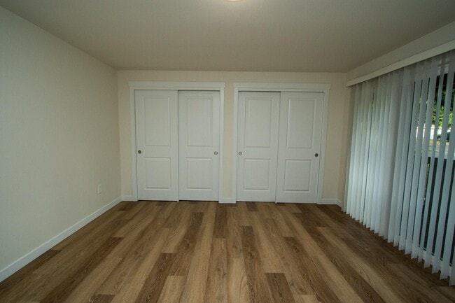 Building Photo - 403 43rd Ave SW