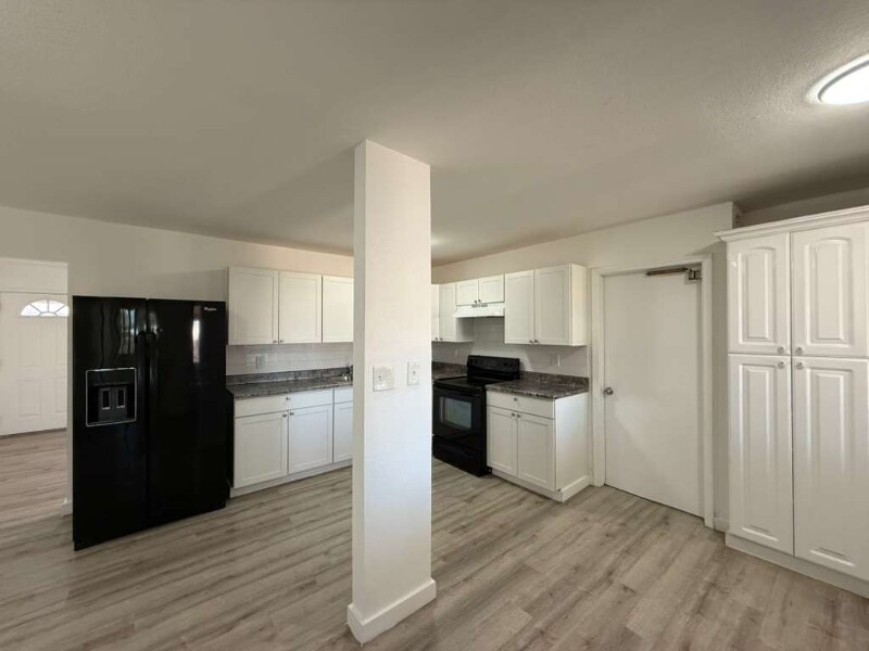 Building Photo - 164 Lost Forest St