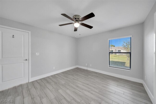 Building Photo - 919 NE 35th Ln