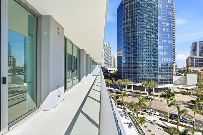 Building Photo - 400 Central Ave