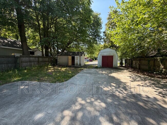 Building Photo - 1110 Park Ave