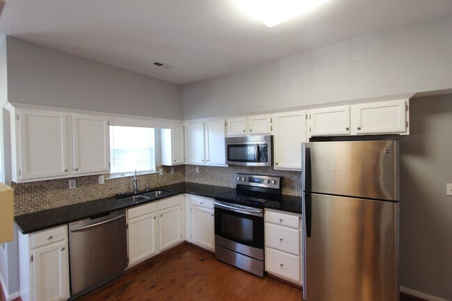 Building Photo - Helena Beauty!!  3BR 2.5BA - You will LOVE IT!!