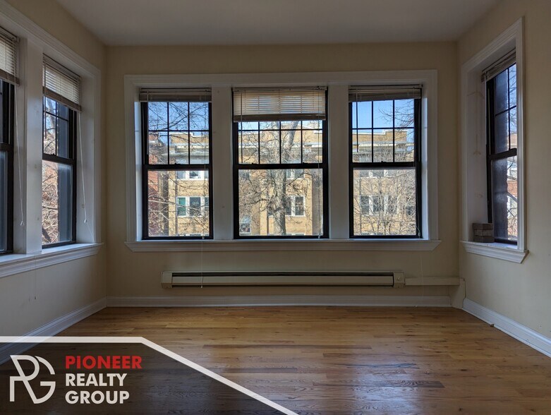 Building Photo - 4409 N Wolcott Ave