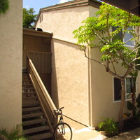 Building Photo - Upstairs 2 bedroom condo with balcony