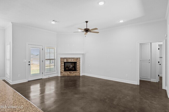 Building Photo - 230 Hemingway Cir