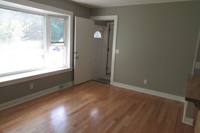 Building Photo - 6405 Alison Ln