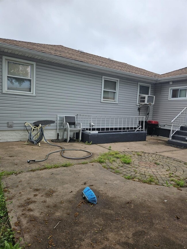 Building Photo - 163 Herbert Ave