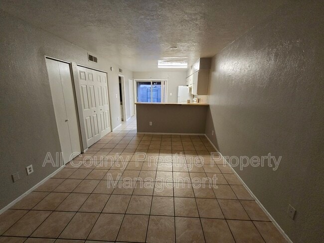 Building Photo - 2434 E Waltann Ln