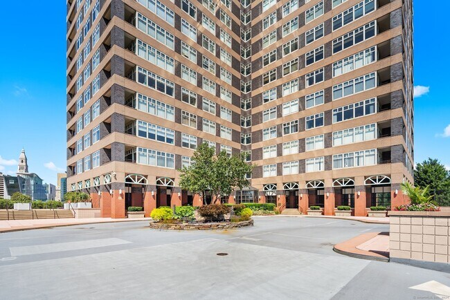 Building Photo - 235 E River Dr