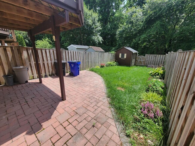 Building Photo - 8702 Castlerock Ct