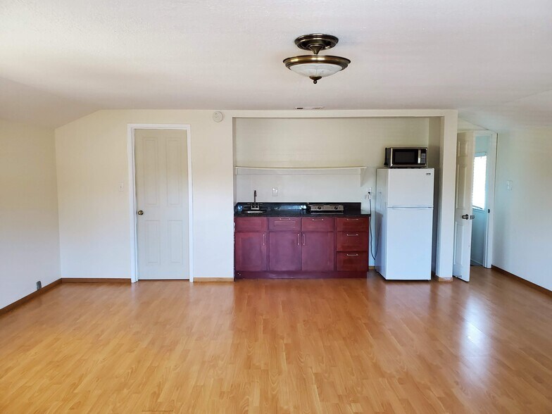 Building Photo - 4769 Mowry Ave