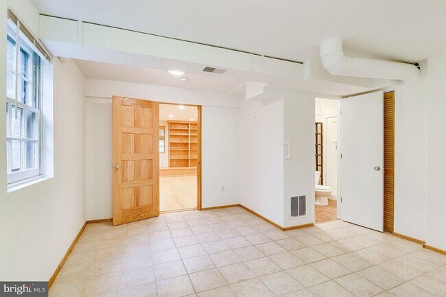 Building Photo - This elegant and unique three-level split ...