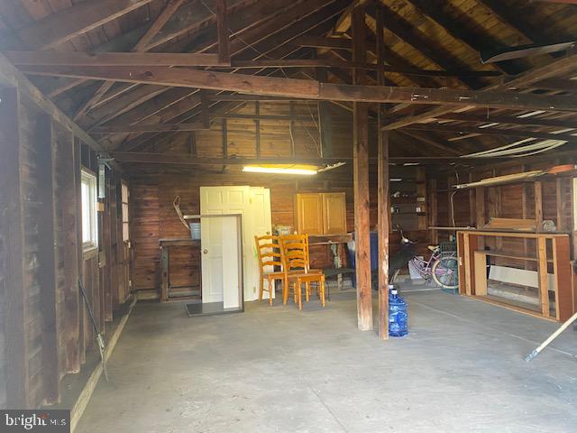 Building Photo - 202 Oak St