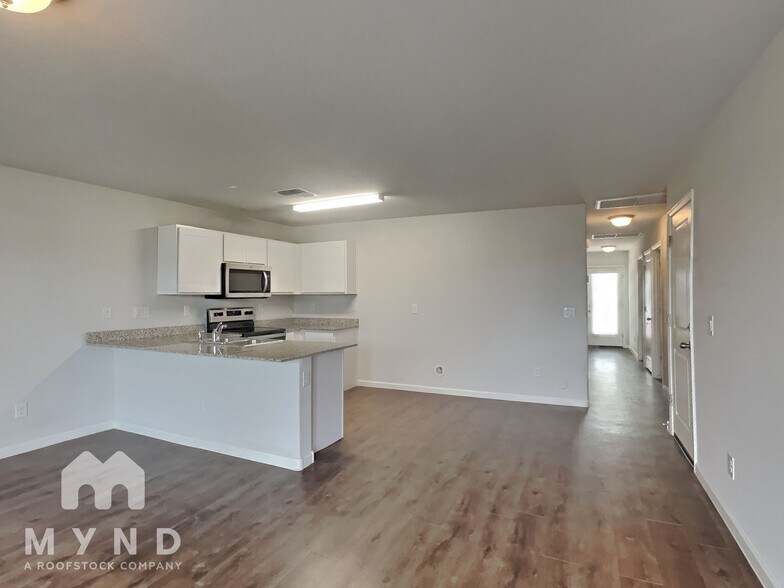 Building Photo - 254 S Picacho Heights Rd