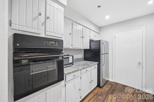 Building Photo - 4739 Hedgemore Dr