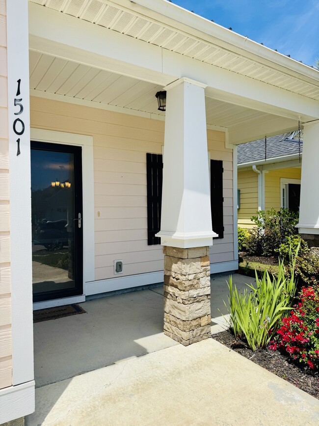 Building Photo - 1501 Ferney Dr