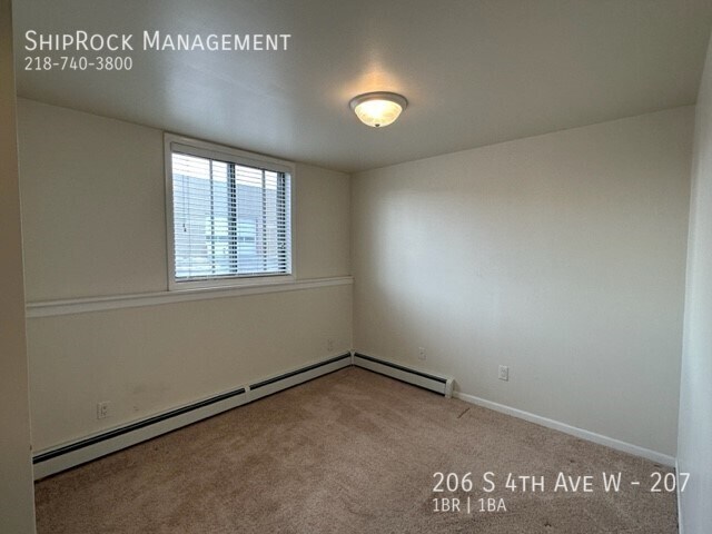 Building Photo - 206 S 4th Ave W