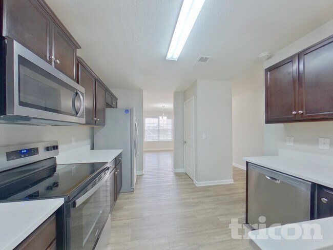 Building Photo - 750 Chariot Way