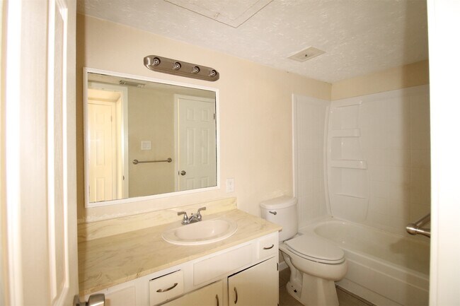 Building Photo - 219 W F St