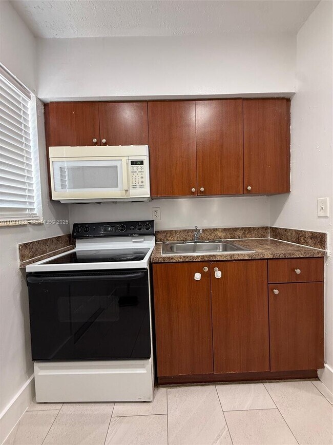 Building Photo - 600 NW 116th Terrace