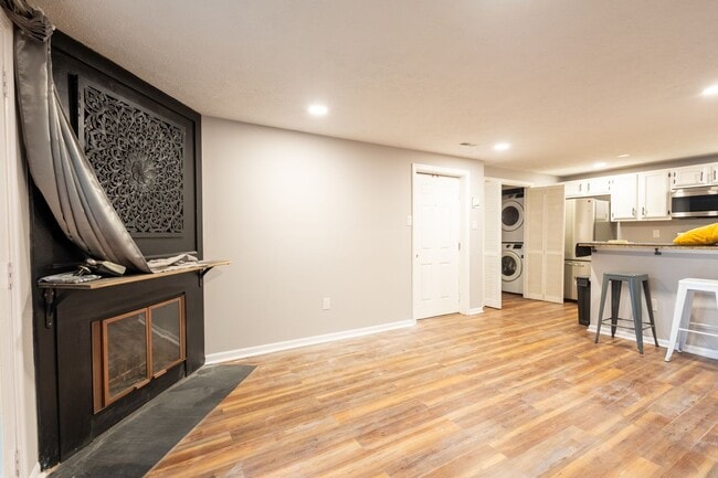 Building Photo - Lovely 2 BR/1 BA Condo in Columbia!