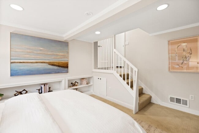 Building Photo - 105 Pepper Ave