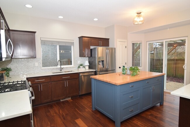 Building Photo - 21524 SW Parkin Ln