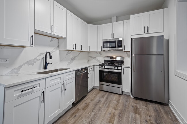 Building Photo - 1133 W Addison St