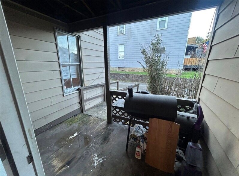 Back Porch - 25 E Craig St
