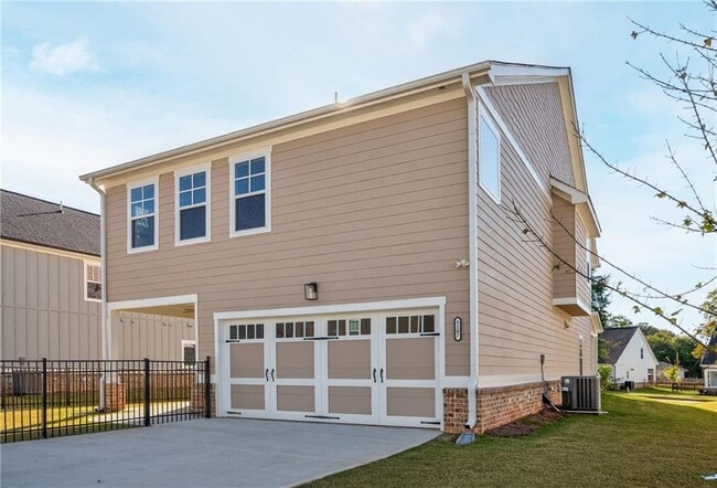 Building Photo - 5107 Hollybrook Rd SE