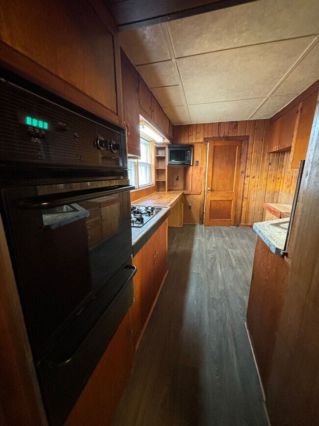 Building Photo - 2 Bedroom 2 Bathroom Single Family Home