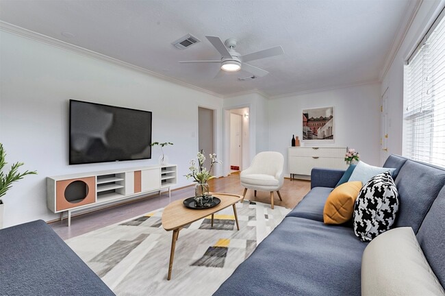 Building Photo - 1806 Gardenia Dr