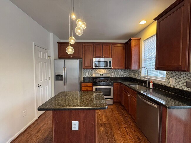 Building Photo - Spacious 2 Primary Beds 1 Den 3.5 Bath Townhome In Vibrant Sycamore Hill