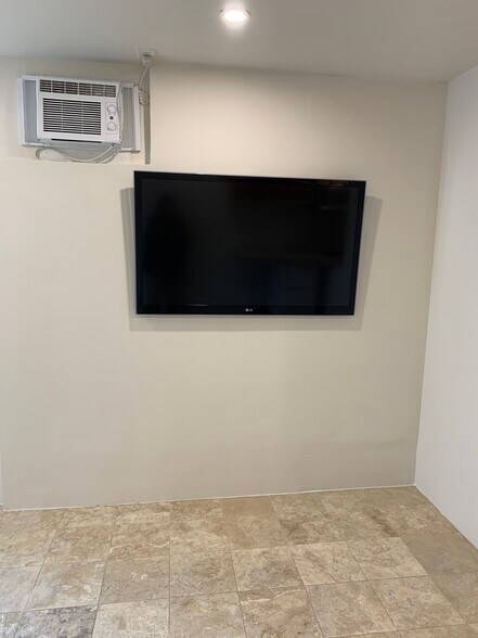 Building Photo - 8979 Shoreham Dr