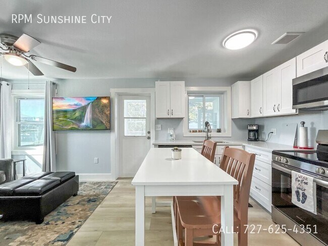 Building Photo - 13535 Boca Ciega Ave