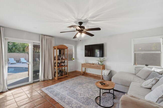 Building Photo - FURNISHED 2 Bedrooms plus den/loft & Private Pool