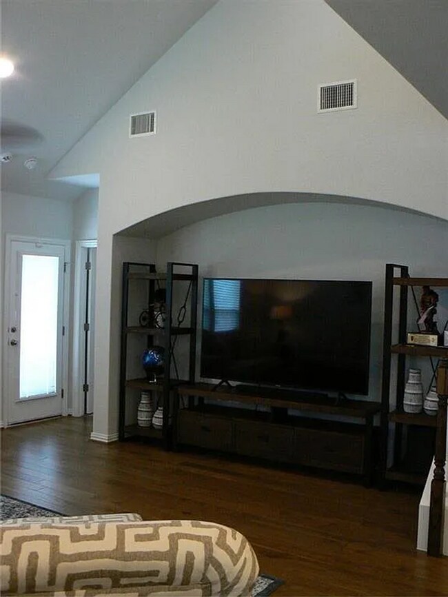 Building Photo - Coming Soon 4BR/2.5BA w/ Fenced Yard + Assigned Parking in Round Rock, TX