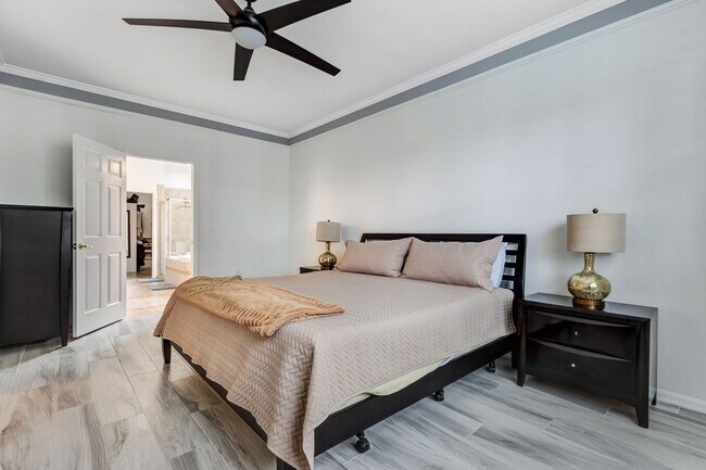 Building Photo - ** REFLECTION LAKES ** 4 BED / 2 BATH - PO...