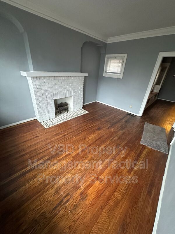 Building Photo - 3289 E 143rd St