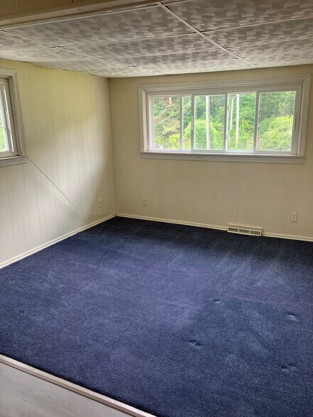 Living Room - 6910 County Road 37
