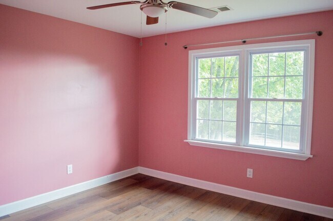 Building Photo - 1930 Oak Ridge Ct