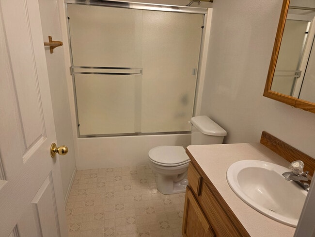 Building Photo - 931 NE Hidden Valley Dr