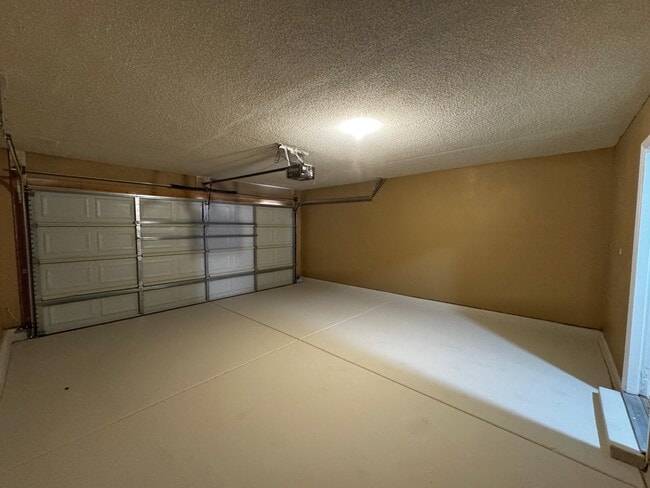 Building Photo - 923 Telstar Loop NW