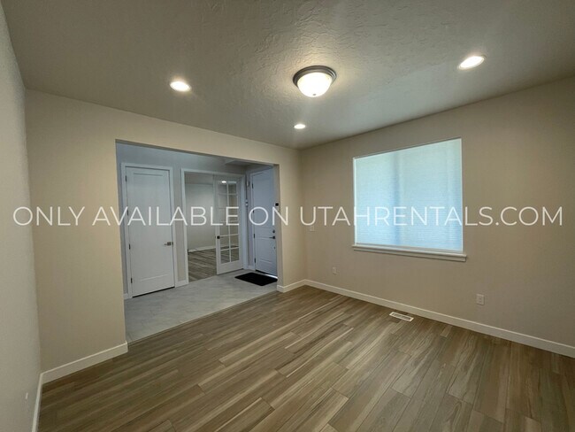 Building Photo - 802 E 1400 S