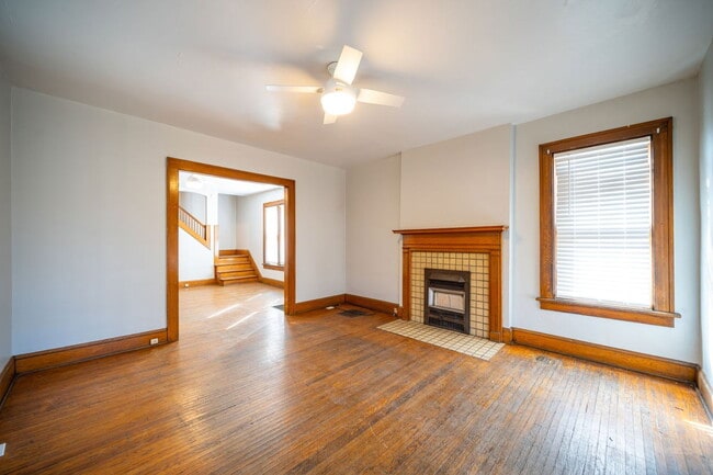 Building Photo - 828 Dennison Ave