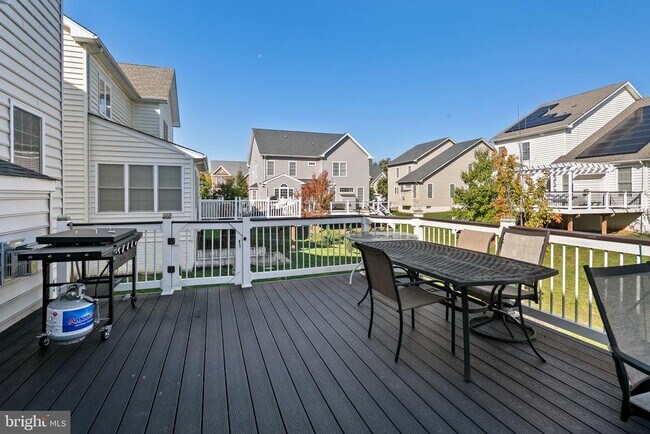 Building Photo - 42888 Southview Manor Dr